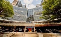 Clemenceau Avenue (D9), Retail #564632551